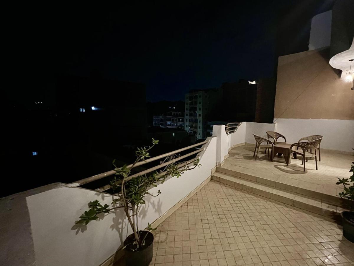 Near The Pyramids Inn Nazlet el-Sîsi المظهر الخارجي الصورة
